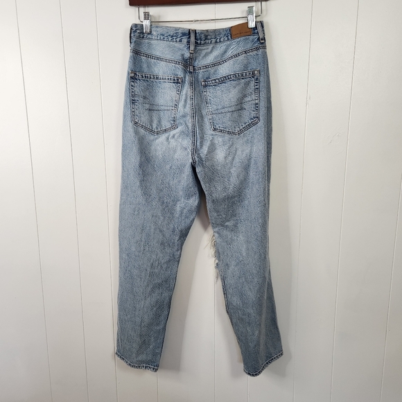 American Eagle Highest Rise Mom Jeans No Stretch High Waisted Light Wash 2 short - Picture 2 of 11